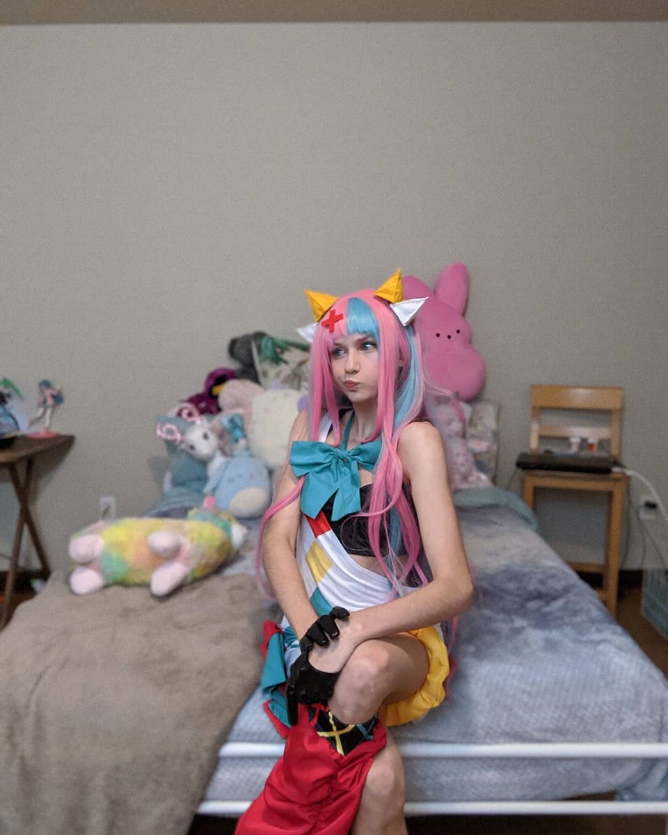 Here's some pinky pop Hepburn! I've had this cosplay for months! Finally got around to costesting her. She still needs some finishing and styling like the wig 
But i can make it work! #cosplayers #cosplay #CosplayIsForEveryone #VirtualReality #virtualyoutuber #vtubercosplay
