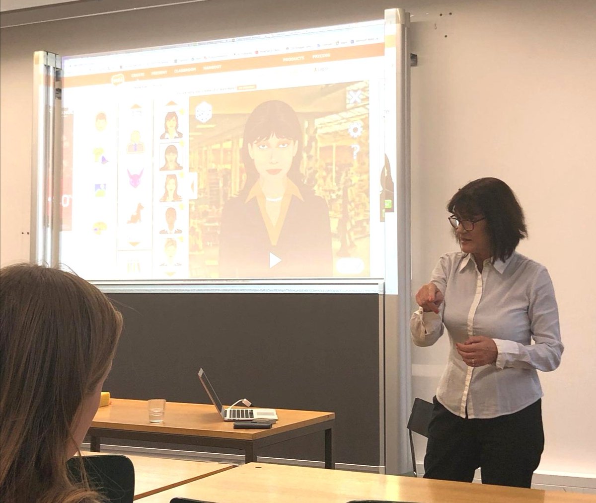FritzlerMarcela's tweet photo. Ayer hablamos de la clase fuera  del aula, de lo digital y lo analógico, de #narrativatransmedia,
Presentes #elhombrecodificado #Orson80 #sinfronteras
Gracias mil a los estudiantes de Filología Hispánica y a su profesora, Natalia Morollon Marti https://t.co/FHW0iLUCw7