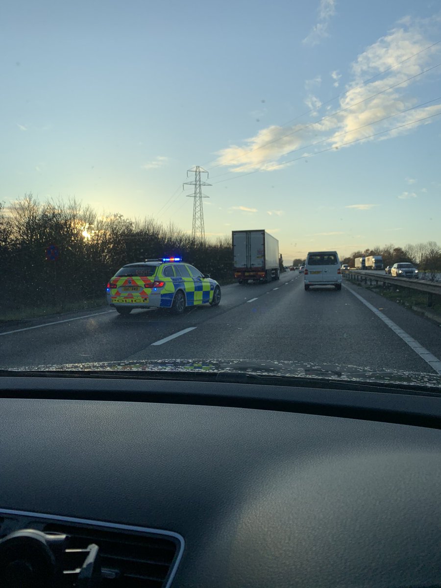 babineti's tweet photo. There’s a broken down lorry on lane one. #a34 #milton https://t.co/TXZjiYUHXQ