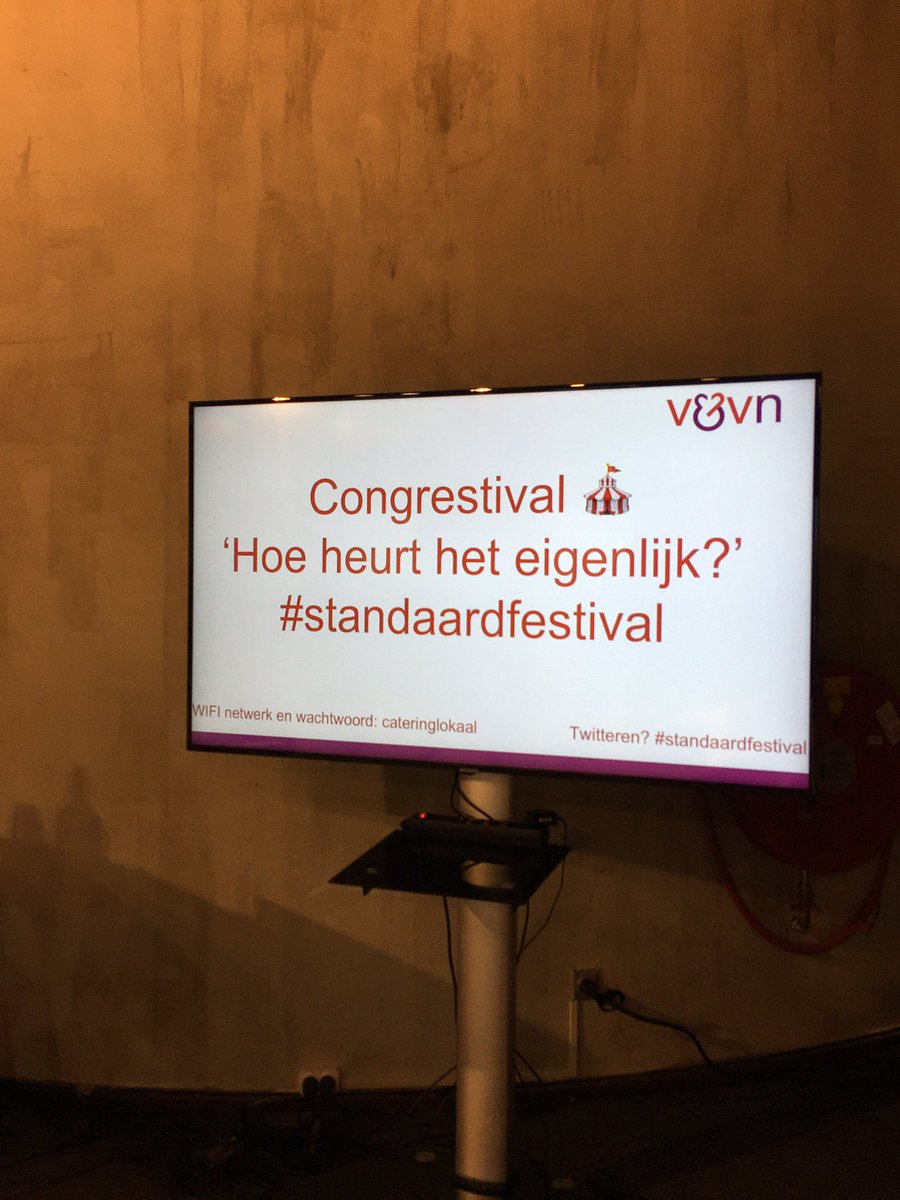 Cogrestival V&amp;VN ‘Hoe heurt het eigenlijk?’ Vandaag mag ik mijn onderzoek naar de implementatie strategieën die gebruikt worden voor verpleegkundige richtlijnen presenteren. #standaardfestival <a href="/e_ista/">Erwin Ista</a> <a href="/hvermeulen67/">Hester Vermeulen</a>