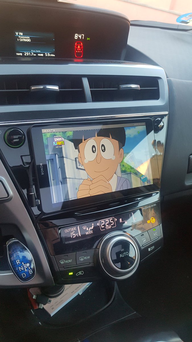 MagnoL123's tweet photo. Si se te sube en el #Taxi, un peke súper angustiado por ir a pincharse...
Pues quitas el navegador y le pones @boinges!

#MejorEnTaxi https://t.co/f1S9IruIdQ