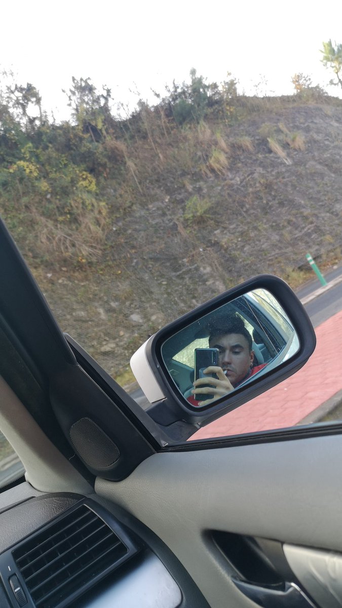 Aquí en el MC auto a las 9.37 porque al colega le a entrado apretón mañanero 😅