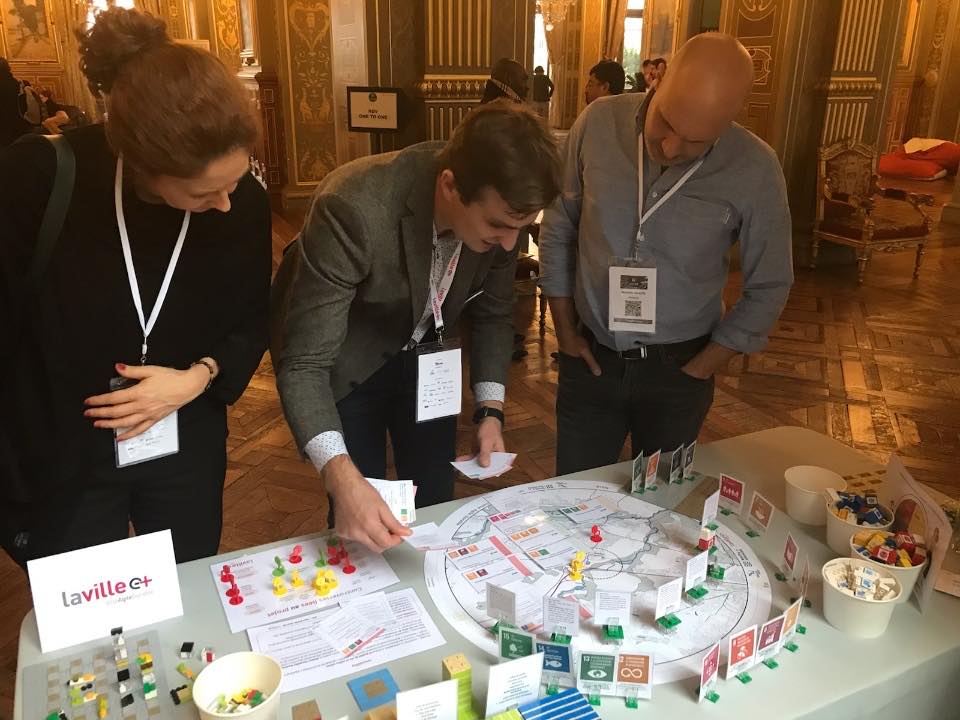 SocieteGenerale's tweet photo. @LaVilleEplus @JorisGaudion @VilleAgileD #ForumCityLife ça continue encore aujourd'hui ! 🔵@LaVilleEplus présente sur place sa méthode de co-création d’urbanisme par toutes les parties prenantes via un serious game⏭️Retrouvez @JorisGaudion &amp; Gabriella Rubiao De Miranda sur leur stand toute la journée ! #TheFutureIsYou https://t.co/Q7IheyHE4m