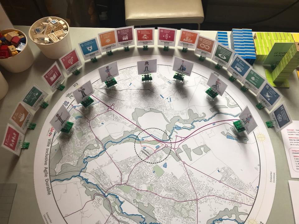 SocieteGenerale's tweet photo. @LaVilleEplus @JorisGaudion @VilleAgileD #ForumCityLife ça continue encore aujourd'hui ! 🔵@LaVilleEplus présente sur place sa méthode de co-création d’urbanisme par toutes les parties prenantes via un serious game⏭️Retrouvez @JorisGaudion &amp; Gabriella Rubiao De Miranda sur leur stand toute la journée ! #TheFutureIsYou https://t.co/Q7IheyHE4m