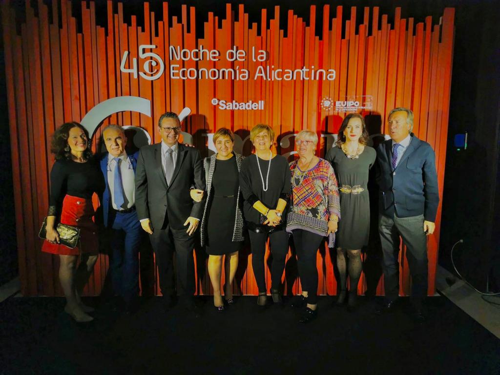 IsachaModa's tweet photo. La Gala de La noche de la Economía Alicantina https://t.co/AeJhlfqR0D