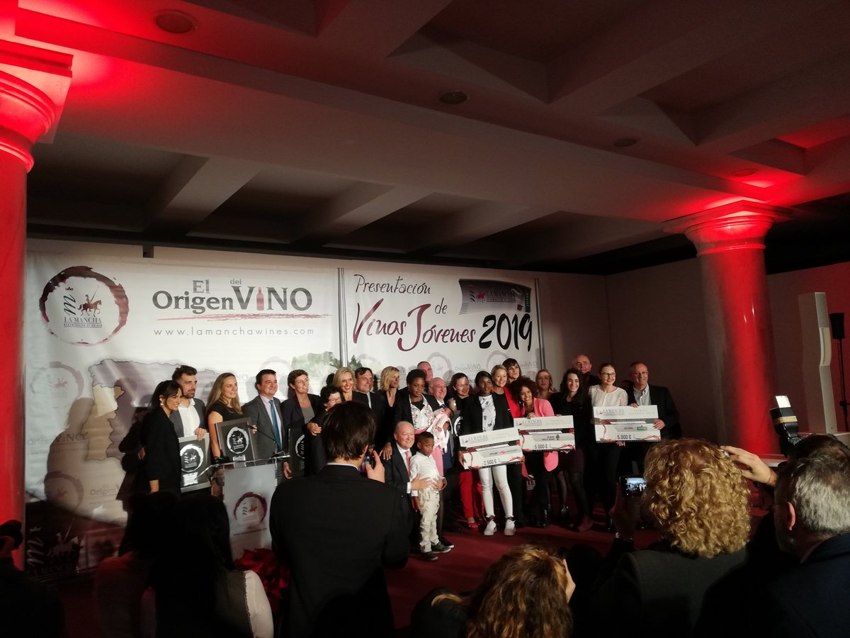 Un placer haber acompañado ayer a <a href="/vinodelamancha/">Vino DO La Mancha</a> en la entrega de los #Premios Jóvenes Solidarios 2019. Un bonito homenaje y apoyo de la D.O. a causas justas que de verdad lo merecen 👏👏 ow.ly/dU9W30pWRtw
#vino #vinoDO #Solidaridad #lamancha #denominacióndeorigen #origen