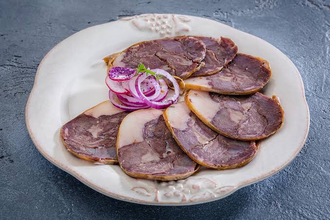 узбекская колбаса из конины. шужук и казы. кази. казы блюдо. бастурма конина.