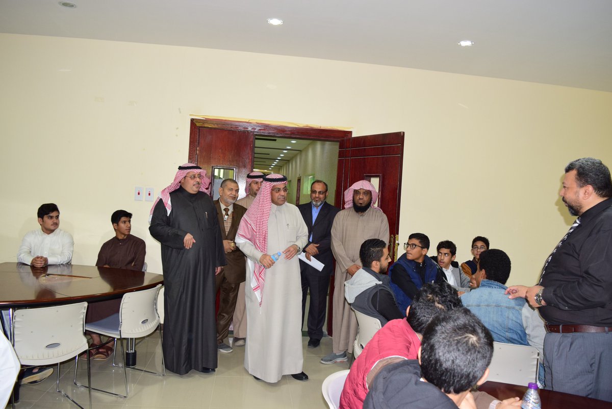 msschool2's tweet photo. سعدنا اليوم بزيارة سعادة مدير عام التعليم الأهلي بالوزاره لمدارسنا حيث تفقد مرافق المدارس وقام بزيارة الفصول الدراسية ومتابعة سير العملية التعليمية وقد أشاد سعادته بما رأى من تنظيم وانضباط ومستوى الطلاب متمنياً للجميع التوفيق والسداد
#ثانوية_منار_السبيل

@hafredumedia https://t.co/1qcgtdXMYd