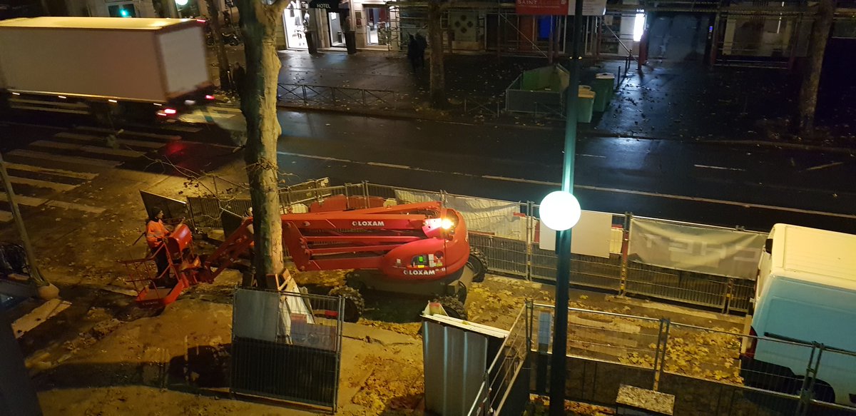 Collectif_AGL's tweet photo. A nouveau les travaux de nuit par @GroupePichet et @GroupeFayat av du Gal Leclerc. Nos enfants sont réveillés, leur santé en question.
On attend des sanctions de @MairieParis14 maintenant, et vite ! #ParisVilleàVivre #Parisiens https://t.co/iARAM9F0CT