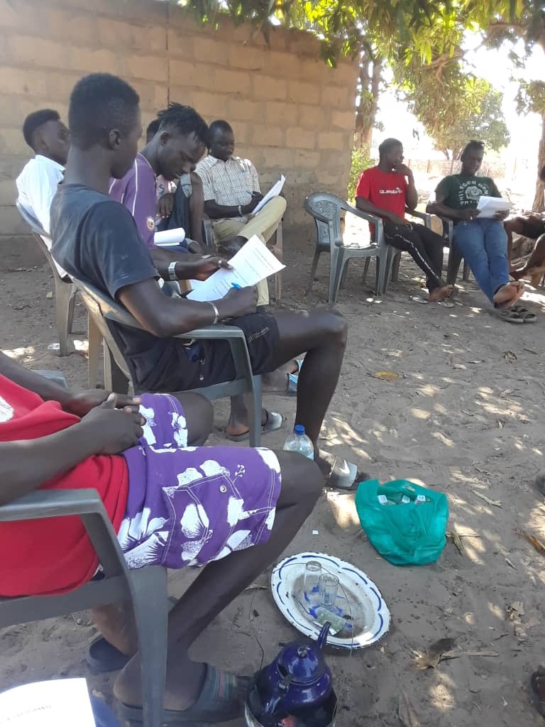 WomenInLiberat1's tweet photo. In an effort to engage boys in the fight against #VAWG. Our team are engaging young men in their communities to raise awareness of #SGBV. Yesterday we visited #SarehPateh where we had a meaningful conversation on #VAWG through our #Atayachat project
#16DaysofActivism
#Gambia https://t.co/SYHqwOntSa