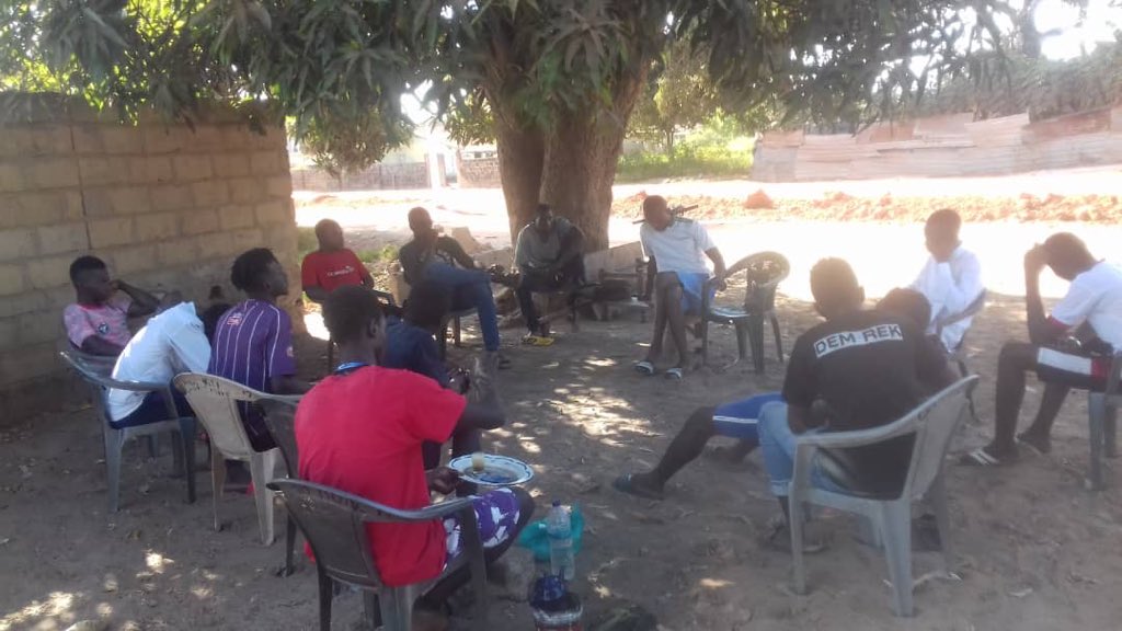 WomenInLiberat1's tweet photo. In an effort to engage boys in the fight against #VAWG. Our team are engaging young men in their communities to raise awareness of #SGBV. Yesterday we visited #SarehPateh where we had a meaningful conversation on #VAWG through our #Atayachat project
#16DaysofActivism
#Gambia https://t.co/SYHqwOntSa