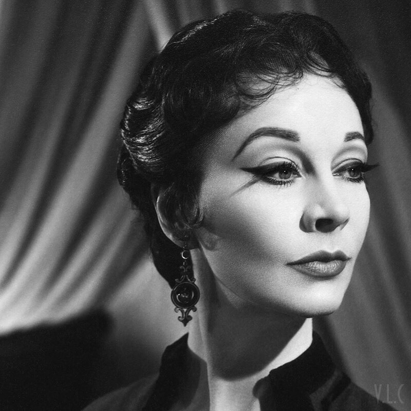 VivienLCircle's tweet photo. Vivien Leigh as Paola, Duel of Angels; photograph by Angus McBean 1958
Image from the collection of @andygbatt
photo restoration by @andygbatt
#vivienleigh #britishtheatre #duelofangels #paola #jeangiraudoux #angusmcbean #christopherfry #dior #pourlucrèce @ Apollo Theatre #1950s https://t.co/vdzMUmRFQm
