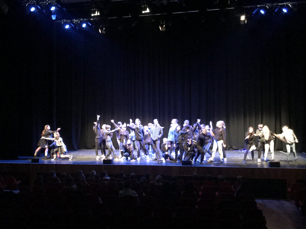 SchoolWeydon's tweet image. Congratulations to the amazing Year 9 and 10
Drama students that performed Macbeth at GLive last night, as part of
Shakespeare Schools Festival! The cast were simply sensational!