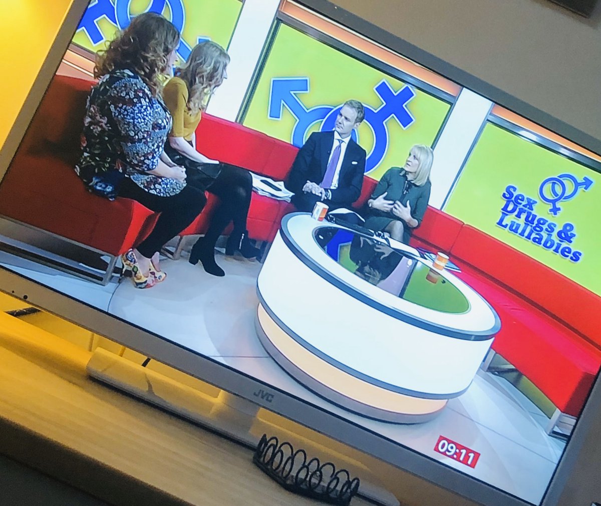 thedovecoteorg's tweet image. Such a refreshing and honest conversation about the heartbreak&amp;amp; joys of #infertility &amp;amp; #ivf on @BBCBreakfast this morning with @sexdrugslullaby 🙌🏼💜

Well done @mrdanwalker  #pessaries #glitter 🙈✨✨