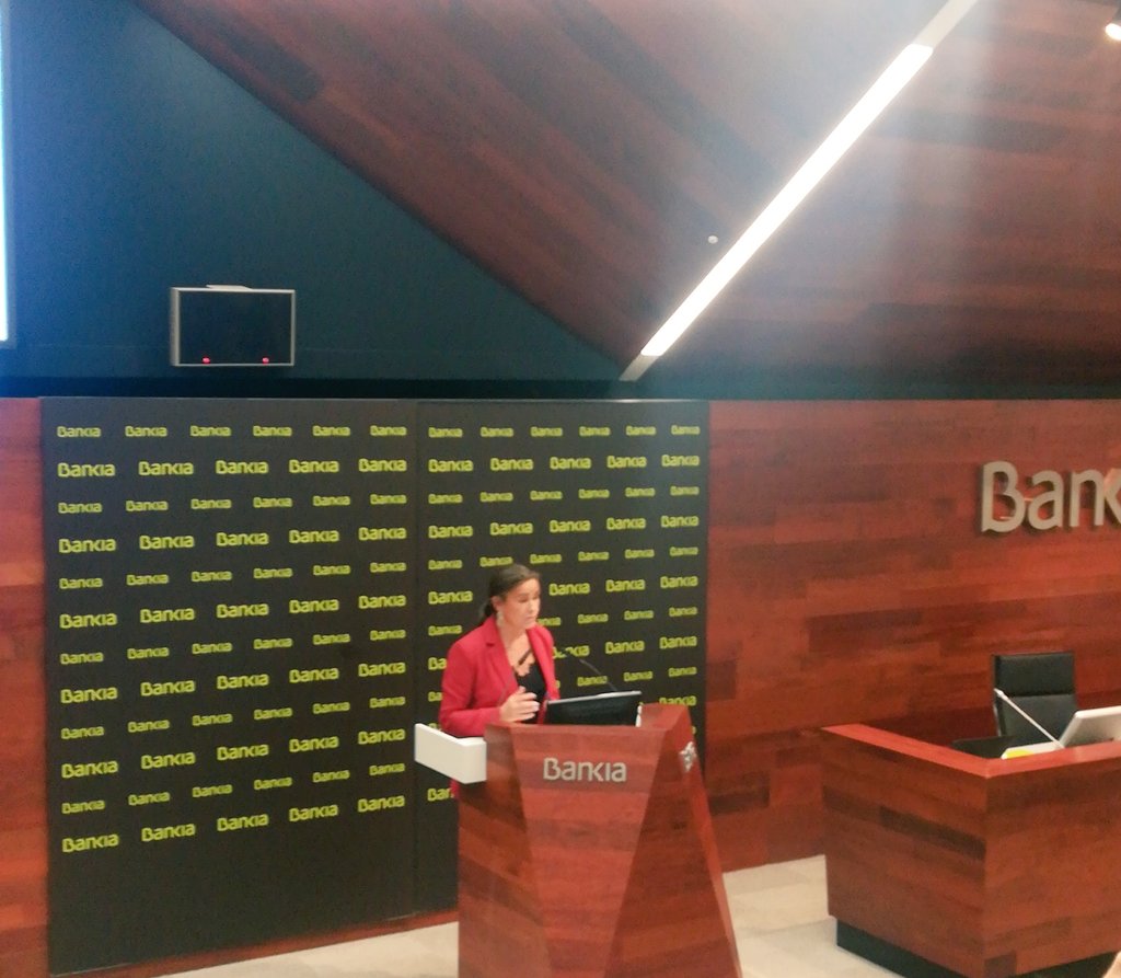 fp_empresa's tweet photo. La #FormacióProfesional es crucial en las Industrias 4.0. Los estudiantes y técnicos de #FP serán  claves para mejorar la competitividad de las empresas #FPPrimeraOpcion https://t.co/a8bqP5LIFr