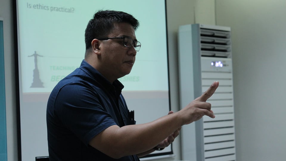 dzup1602's tweet photo. In #PCRC2019, Vice Chancellor for Student Affairs and Assistant Professor Jerwin Agpaoa answers the question “Can ethics be taught?” with: “Ethics can be taught, pero ang processing niyan would be up to our students.” https://t.co/QfAUUJYaDT