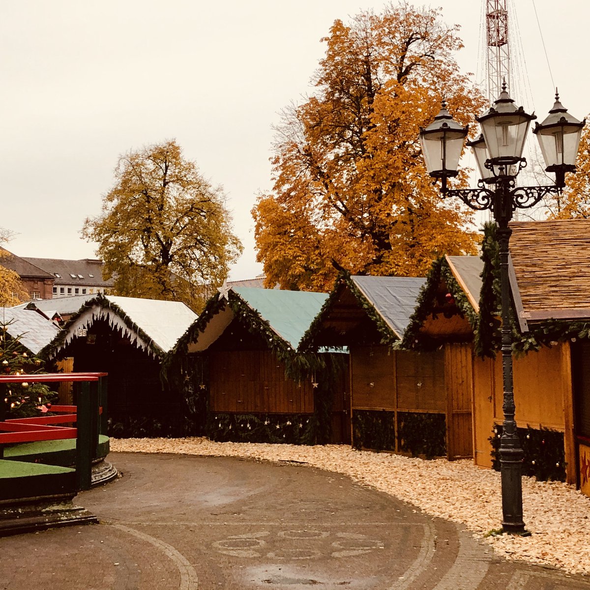 glaubeweiter's tweet photo. #Weihnachtsstadt #Karlsruhe gestern #feierlich #eröffnet #Früh am #Morgen noch ganz #still #verlassen Mein #Weg zur #Arbeit #MittenHindurch Bald ist #Advent #Warten auf #Gott #dnkgtt 🎶“Nun sei uns willkommen, Herre Christ,
der du unser aller Herre bist,
willkommen auf Erden.“🎶 https://t.co/Uioc9RbNuy