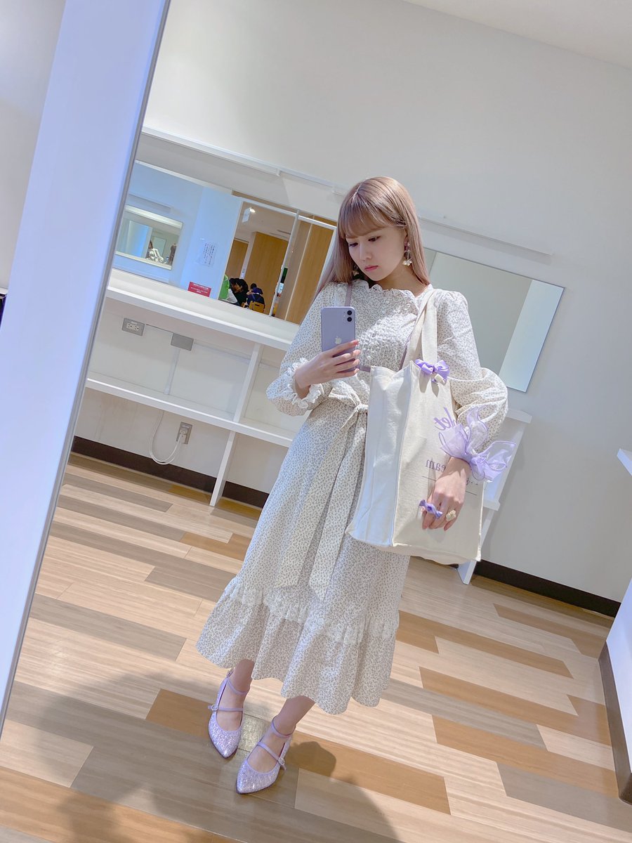 su0v0su's tweet photo. 今回新商品で出したトートバッグ、完売でゲット出来ずだったらごめんね。
新年のオンラインストアリニューアルと同時に、受注販売をしようと思います。
続報をお待ちください💜
マチが大きくて大容量
生地や作りがしっかりしている
シンプルだけど可愛らしいオリジナルロゴ🥰
#Violetsugarcream https://t.co/izttReAaLK