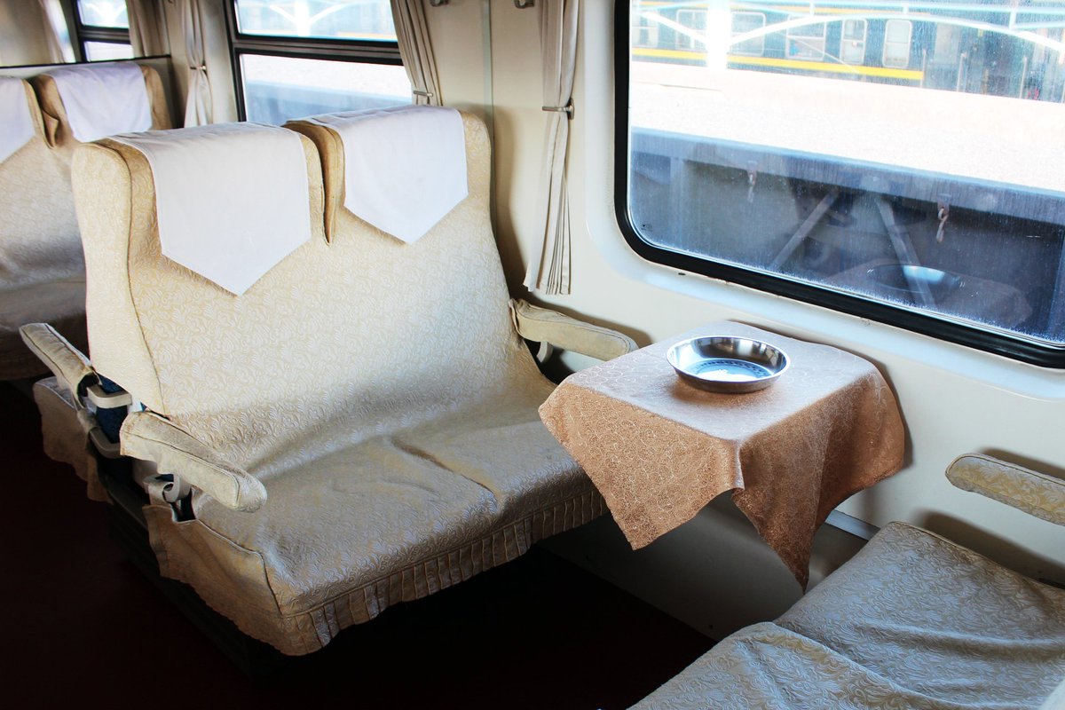 中国鉄道時刻研究会 中国鉄道風景 軟座 短距離ならば硬座 普通車 長距離ならば高速列車 夜行ならば寝台車がメインの中国鉄道で 軟座 グリーン車 は珍しい車両である ラグジュアリな空間で いつもと違う旅を 優雅な旅に中国鉄道時刻表 委託 中国鉄道時刻研究会 中国鉄道風景 軟座 短距離ならば硬座 普通車 長距離ならば高速列車 夜行ならば寝台車がメインの中国鉄道で 軟座 グリーン車 は珍しい車両である ラグジュアリな空間で いつもと違う旅を 優雅な旅に中国鉄道時刻表 委託