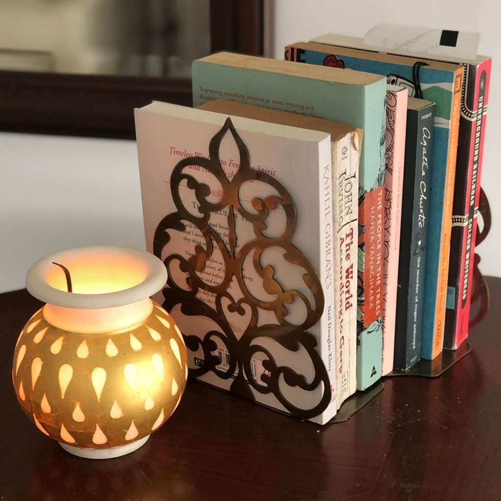 'Got to Glow' Handcrafted Marble and Antique Gold Lota Lamp (Small)
1bhkinteriors.com/products/handc…

#lamp #handcraftedlamp #marbleandgoldlamp #lotalamp