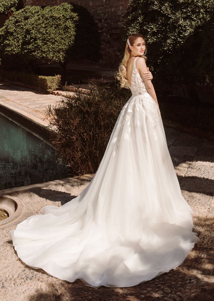NOVIAS Select tweet media