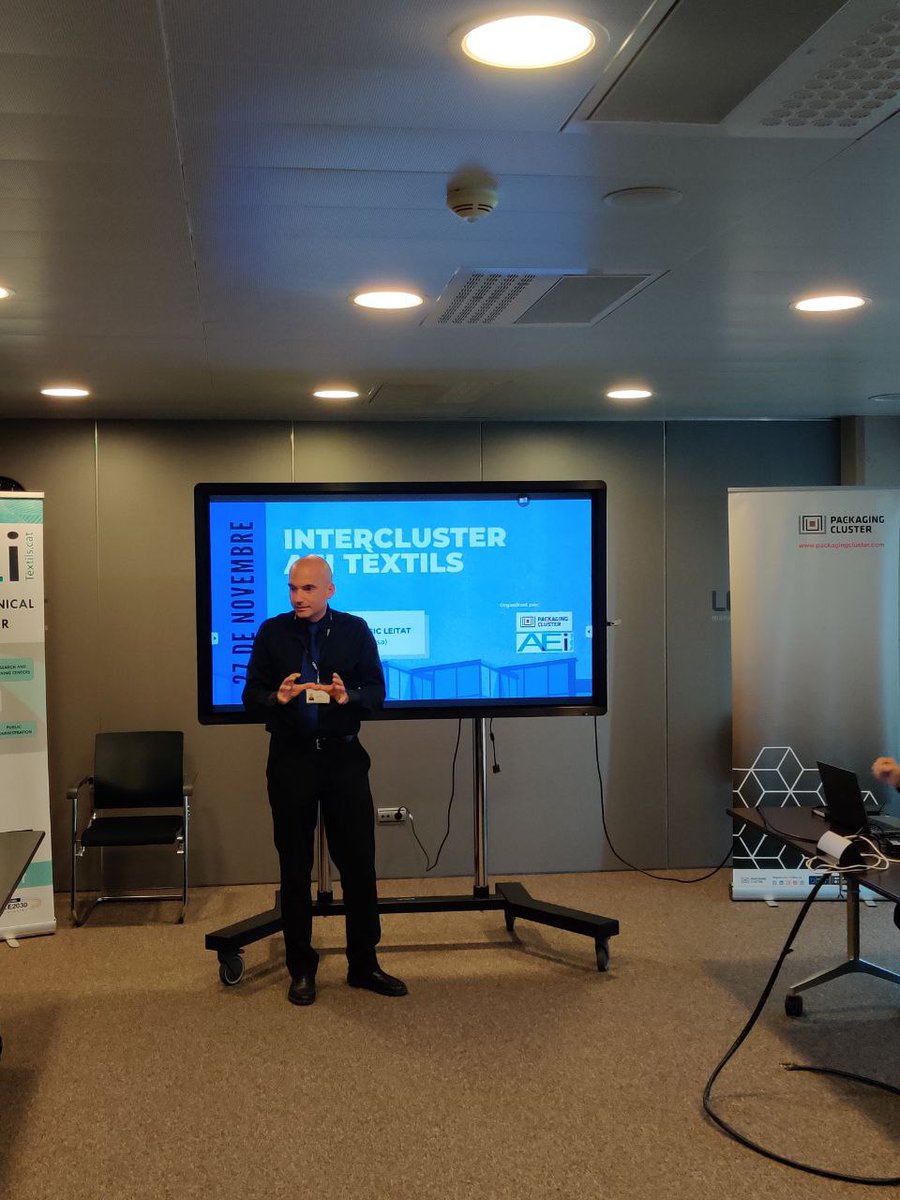 packcluster's tweet photo. Aleix H. Fortuny, Senior Packaging Engineer del BIP-Leitat, i Joan Pera, Gerent de Manufacturas ARPE, ens plantegen les innovacions i tendències en el sector 

#intercluster #miradordemercat #packagingtèxtil https://t.co/eWUvosrtKd
