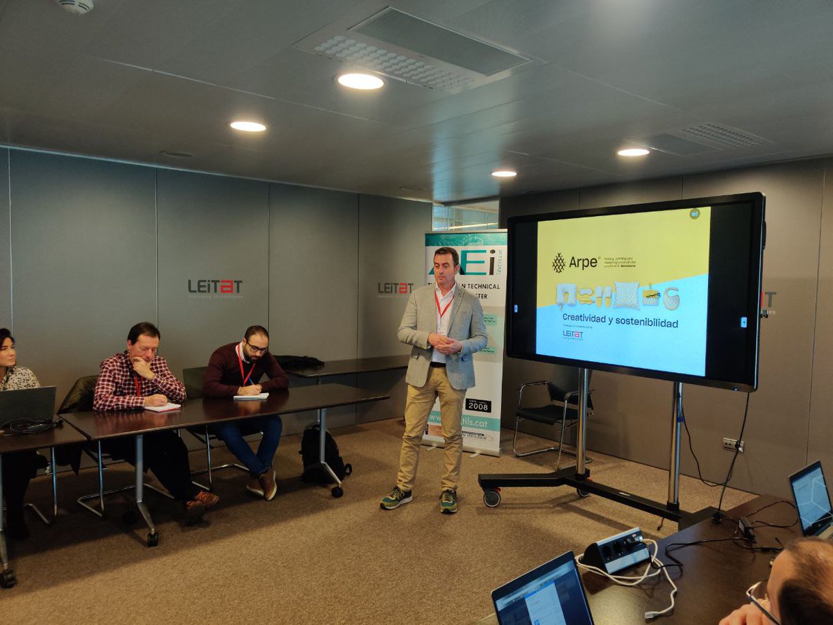 packcluster's tweet photo. Aleix H. Fortuny, Senior Packaging Engineer del BIP-Leitat, i Joan Pera, Gerent de Manufacturas ARPE, ens plantegen les innovacions i tendències en el sector 

#intercluster #miradordemercat #packagingtèxtil https://t.co/eWUvosrtKd
