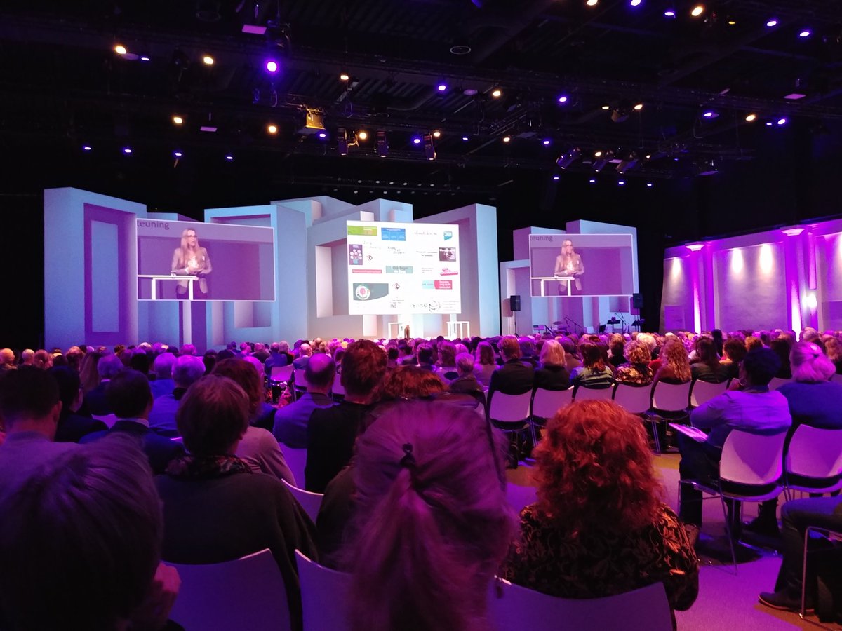 Zo veel mooie initiatieven en samenwerkingsverbanden van en voor #ouderen in NL. Mirella Minkman <a href="/TilburgU/">Tilburg University</a> @VilansNL op #NGOZ. Meer Veerkracht, Langer Thuis presenteert en viert vandaag de resultaten van haar programma. Benieuwd? Kijk alvast op: fnozorgvoorkansen.nl/mvlt #MVLTfno