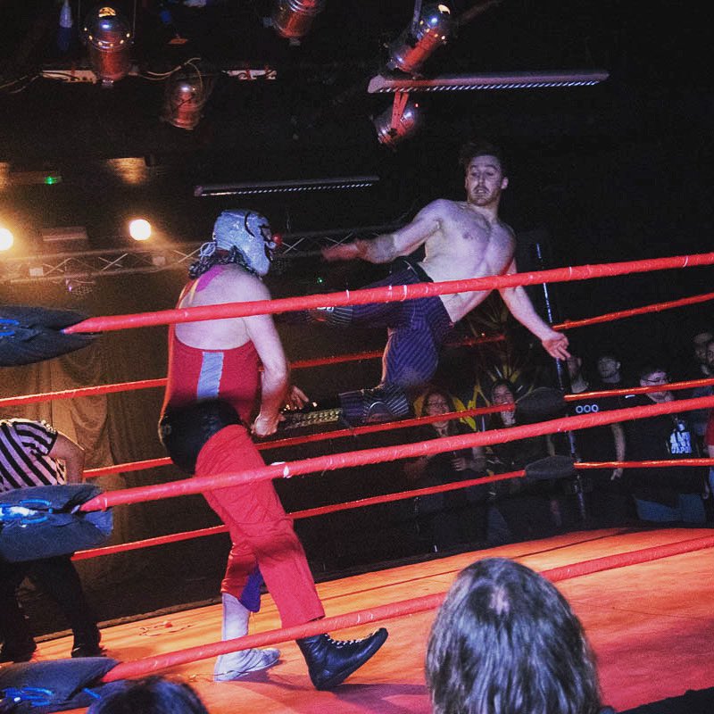 CrowleyCarnival's tweet photo. Die Clown!! #CarouselKick
ββββββββββββββββ
πΈ: @BigBackBodyDrop
πͺ: @GOODWrestlingUK
π€ΌββοΈ: Payaso (Almost definitely @imsomunny) https://t.co/v9xt0pu4fJ