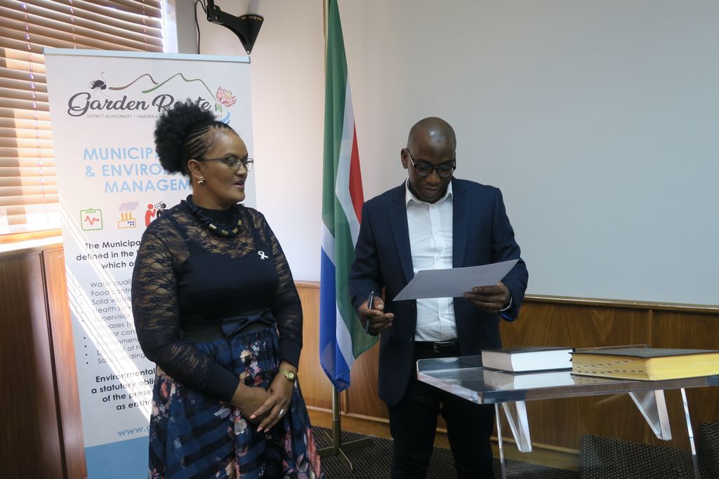 GardenRoute_DM's tweet photo. The Garden Route District Municipality Council, today, inaugurated Proportional Representative Councillor from Knysna, Georlene Wolmarans. She replaces Councillor Donovan Pofadder. She was warmly welcomed by all political parties.

#GardenRoute
#GardenRouteDM
#PRCouncillor https://t.co/KdMt72A7pL