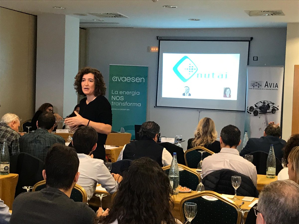 Avia_automocion's tweet photo. Mónica Pérez, #AsociadoAVIA @nutai_com ha tenido que profundizar en los datos aportados: Sí, reducciones del 50% en cambios de ciclo en proyecto para @FordSpain Motores. En Jornada de #EficienciaEnergética con @AVAESEN @eurocontrol_es #GreenB2E #AVIA
💡#Innovación 🚗#Automoción https://t.co/MY0tnVhPqp
