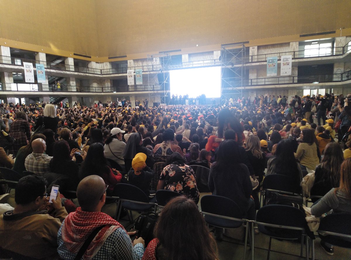 dfcspain's tweet photo. ¡Más de 2.000 personas de 45 países en el Palacio de Congresos de Roma para celebrar la fiesta de bienvenida de #DesignForChange! #DelegaciónDFCEspaña #ICanChildrensGlobalSummit #WorldsLargest #RomeGoesGlobal https://t.co/t89JocYsRg