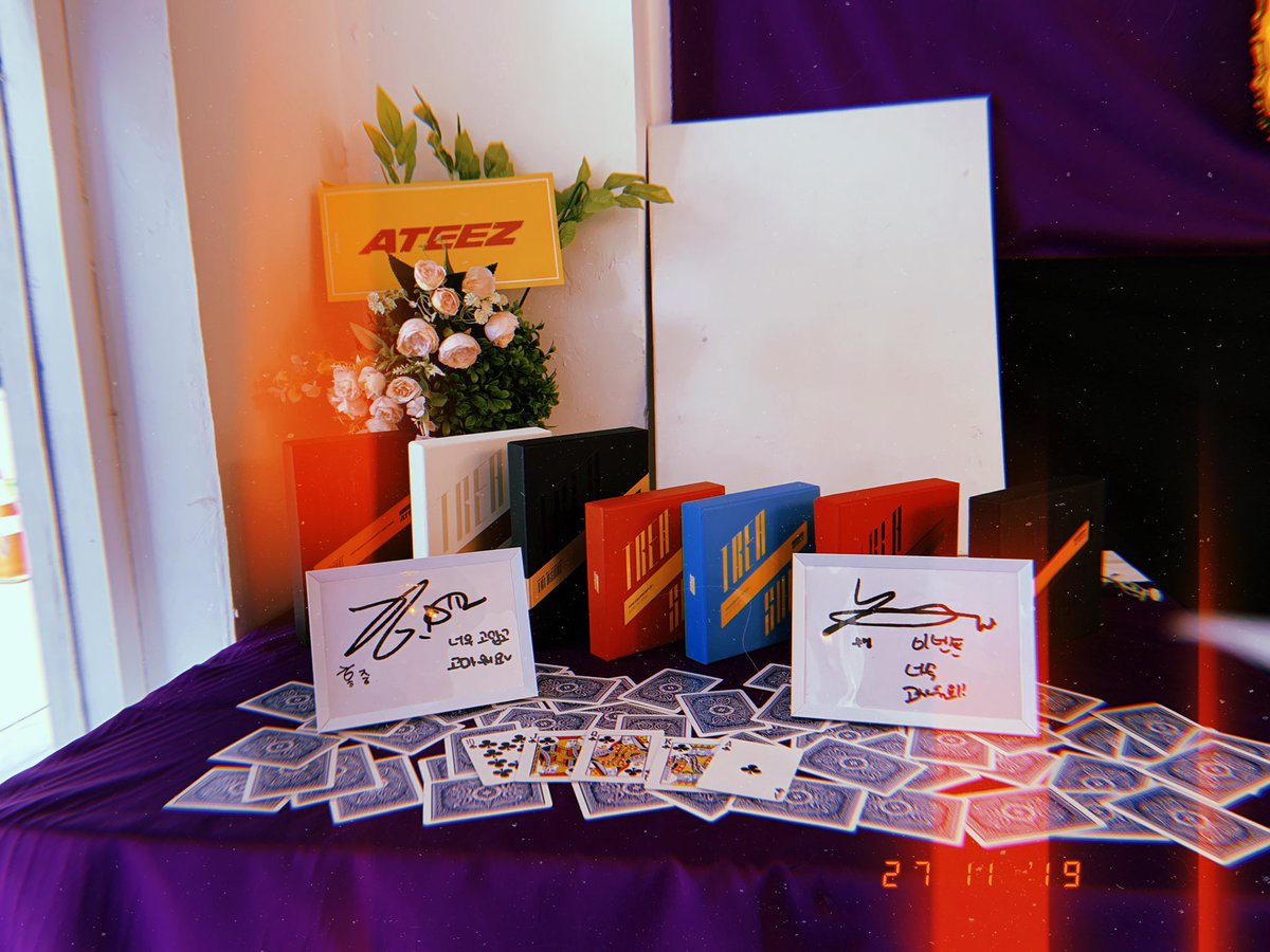 kmygsx's tweet photo. my first ateez cafe event 💓 #ROYALFLUSHCAFE https://t.co/4UqxSKkaDo