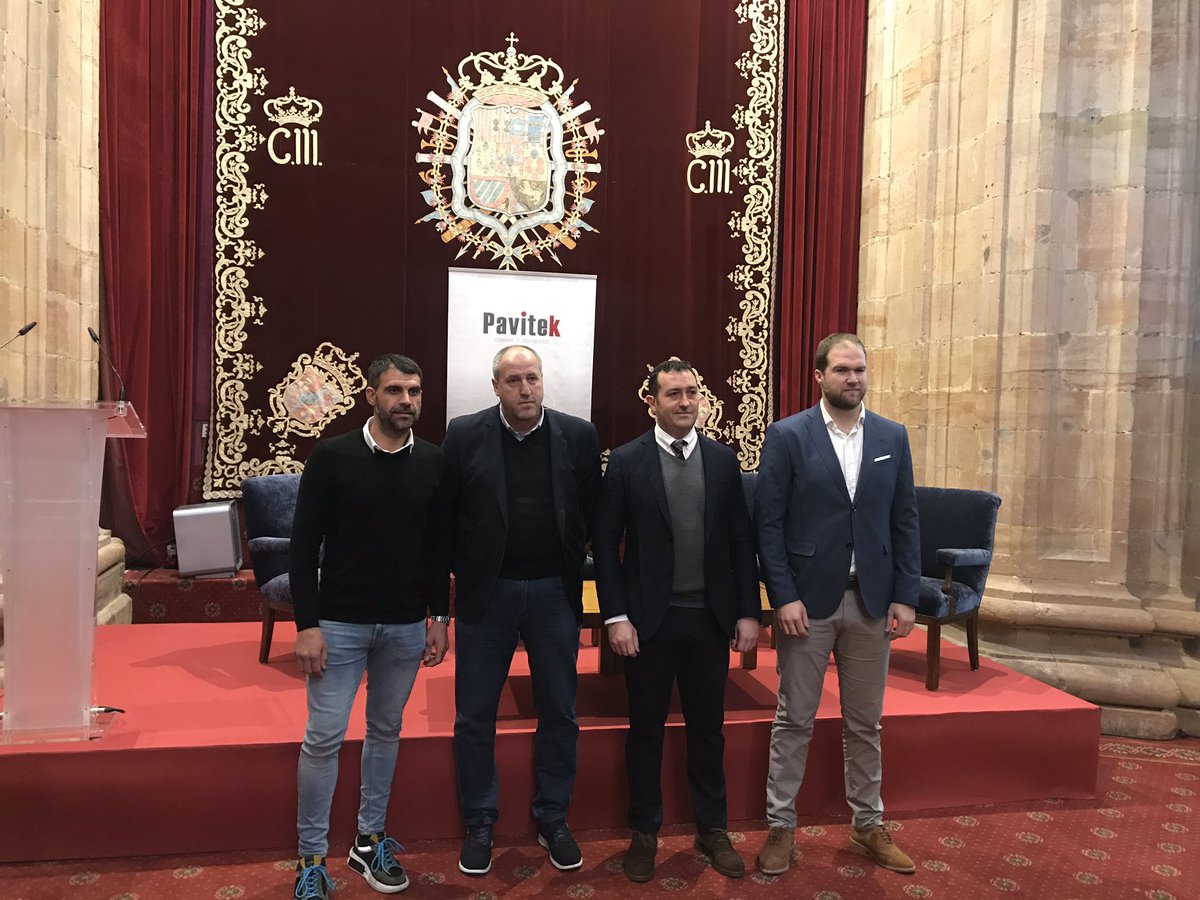 pavitek_es's tweet photo. Comenzamos! “#Mikrocapa es un #pavimento más sostenible,económico,duradero y permite mayor adherencia del vehículo, lo que aumenta la seguridad” @albertoF1981, director de @pavitek_es 
#innovación #calidad #sostenibilidad https://t.co/a5BYvDLapx