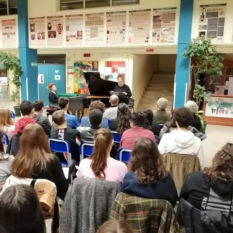 Lezione-concerto del 26 novembre. Chopin e Mickiewicz. La Ballata romantica. 
 Studenti conquistati da musica e poesia #weareinpuglia #festivalpianisticocittadicorato #pianofestival #piano #pianomusic #music #musica #poesia #chopin #mickiewicz