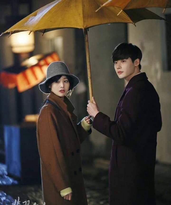 Другая о хэ ён дорама поцелуй. Потоп от дождя. Дождь в испании дорама. Зонтик королевы дорама. Сильный дождь.