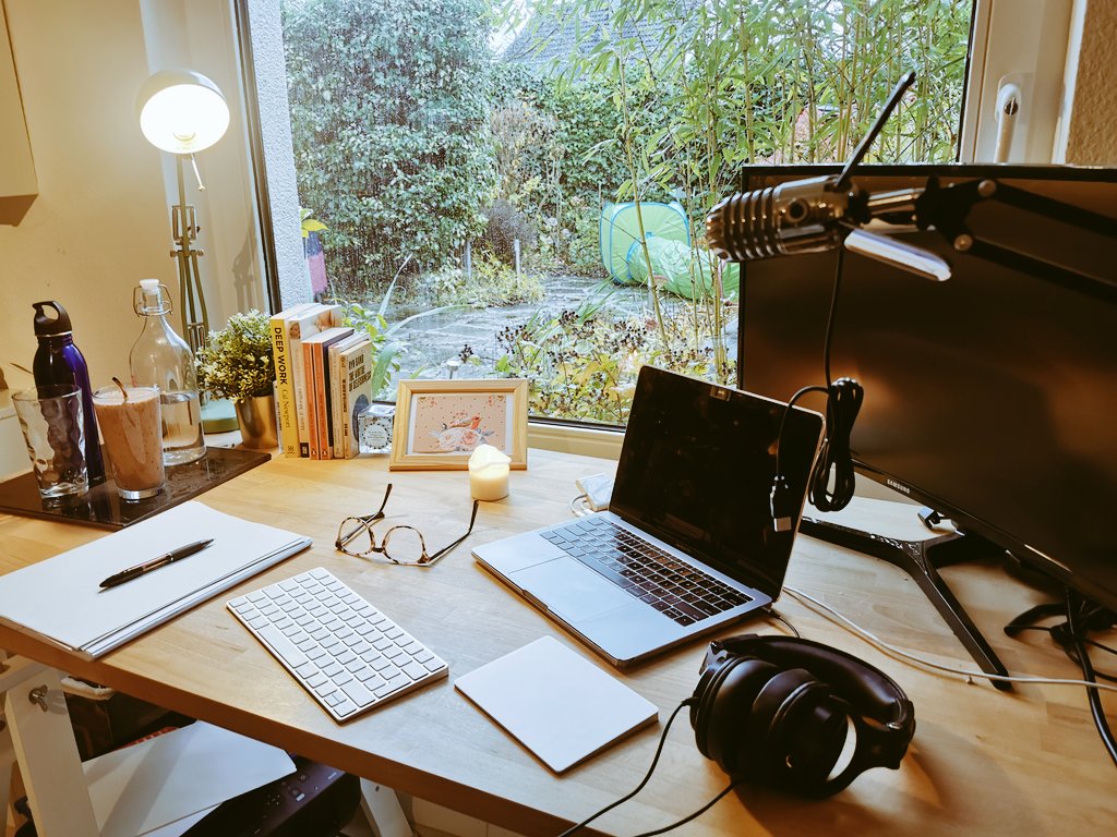 franziskagonder's tweet photo. Nothing beats a productive work set up. Making that a reminder from now on until forever. 😁 #deepfit https://t.co/4QAS0VIZHo