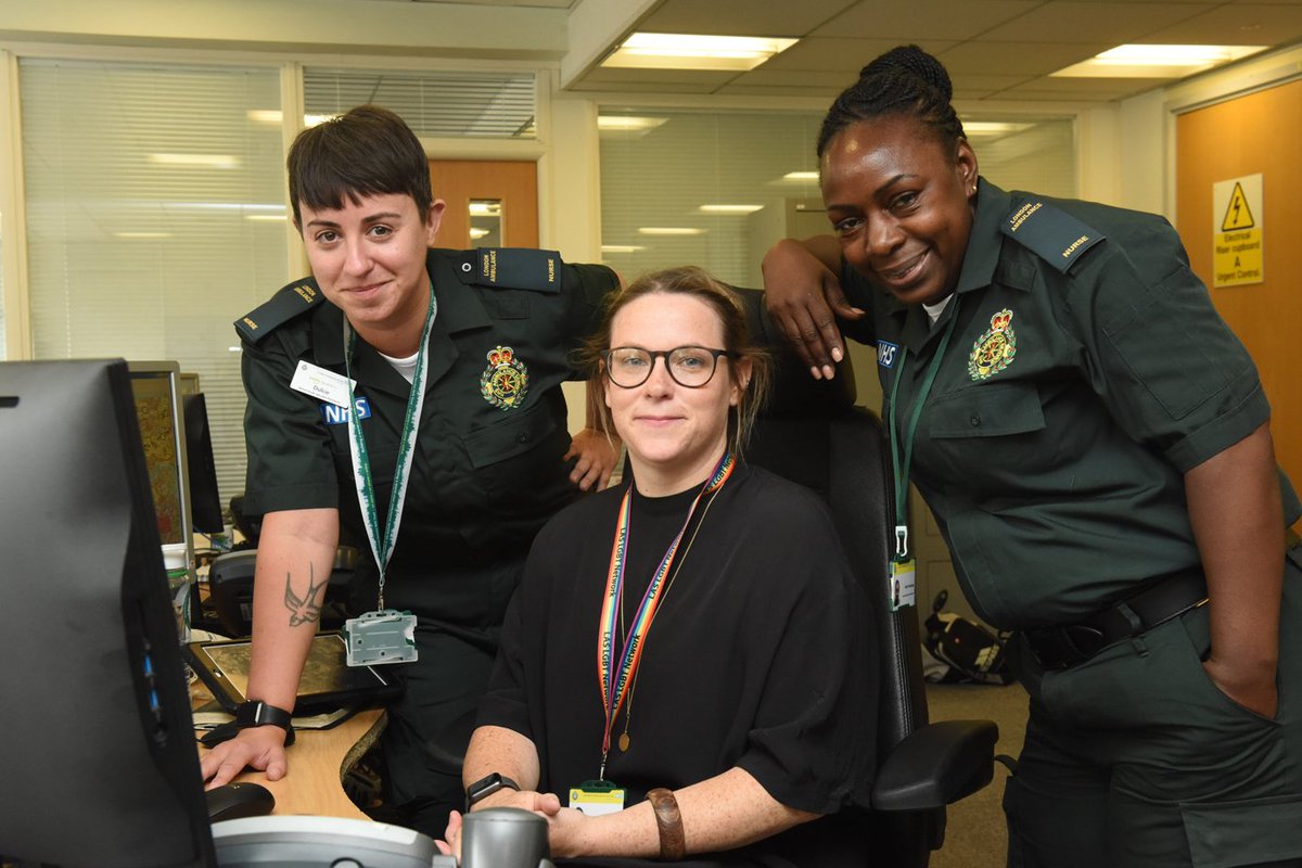 Here are some of the fab  @Ldn_Ambulance  #mentalhealth team who've been working on the joint response car & handling 999 calls in the clinical hub   #LASmentalhealth 2/5