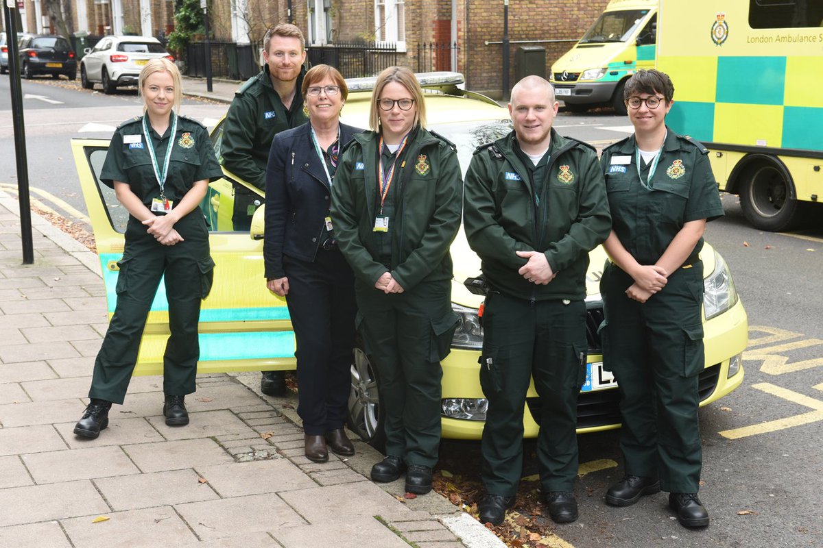 Here are some of the fab  @Ldn_Ambulance  #mentalhealth team who've been working on the joint response car & handling 999 calls in the clinical hub   #LASmentalhealth 2/5
