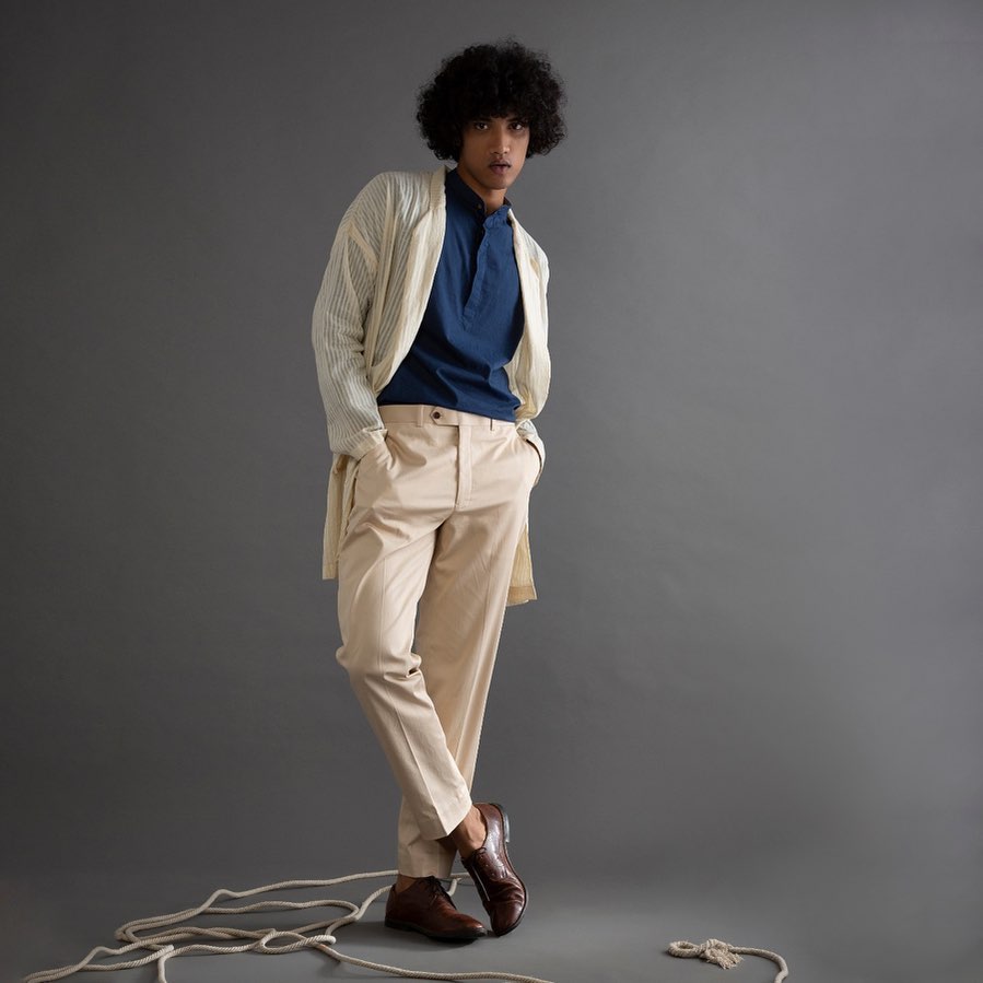 Inspired from a splash of ink that smears an otherwise sparkling canvas, adding character and quirk, we paired this off-white muslin jacket with super smart off-white chinos. The Indigo organic cotton shirt adds that perfect bit of colour to the look. #ArokaOfficial #Menswear