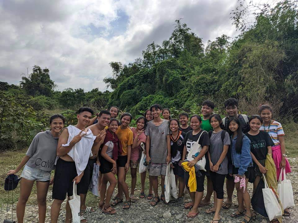 lanceaeronnn's tweet photo. We were the last group to go to the island, and we only finished 2 stations at that time, but still, the team remained strong and determined to finish every obstacle. It was worth it! I swear.
Hello Del Mundoooo!!! You guys are the best!!
#ST3MCamp https://t.co/IWyJrk71yZ