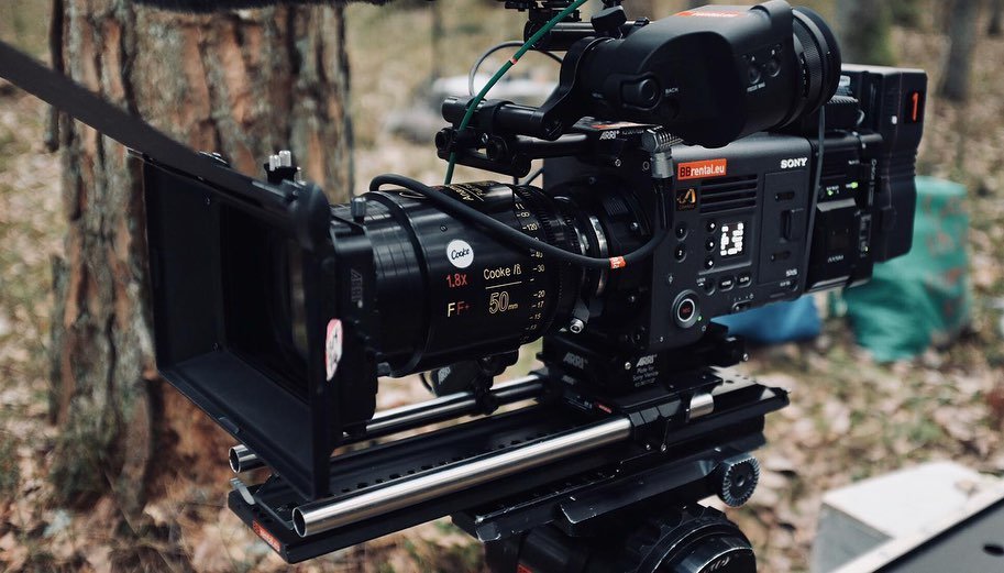 cookeoptics's tweet photo. Meanwhile...BB Rental ("the only pan-Baltic camera rental" VILNIUS, Lithuania, RIGA, Latvia, TALLINN, Estonia) have been testing the all new Cooke Anamorphic/i Full Frame Plus lenses on the @Sony Venice. Their conclusion "Amazing!" #cookeanamorphic #sonyvenice https://t.co/luDdHenVpg