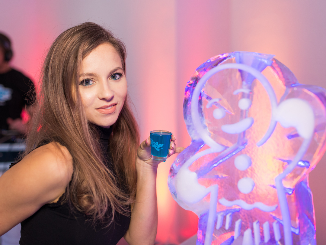 FunLugeFun's tweet photo. Hello Friends!🎄 ​​#FunLuge #giveyourpartythechills #party #iceluge #holiday #gingerbreadman #christmas #christmasparty #decorations https://t.co/vjTE3H8roi