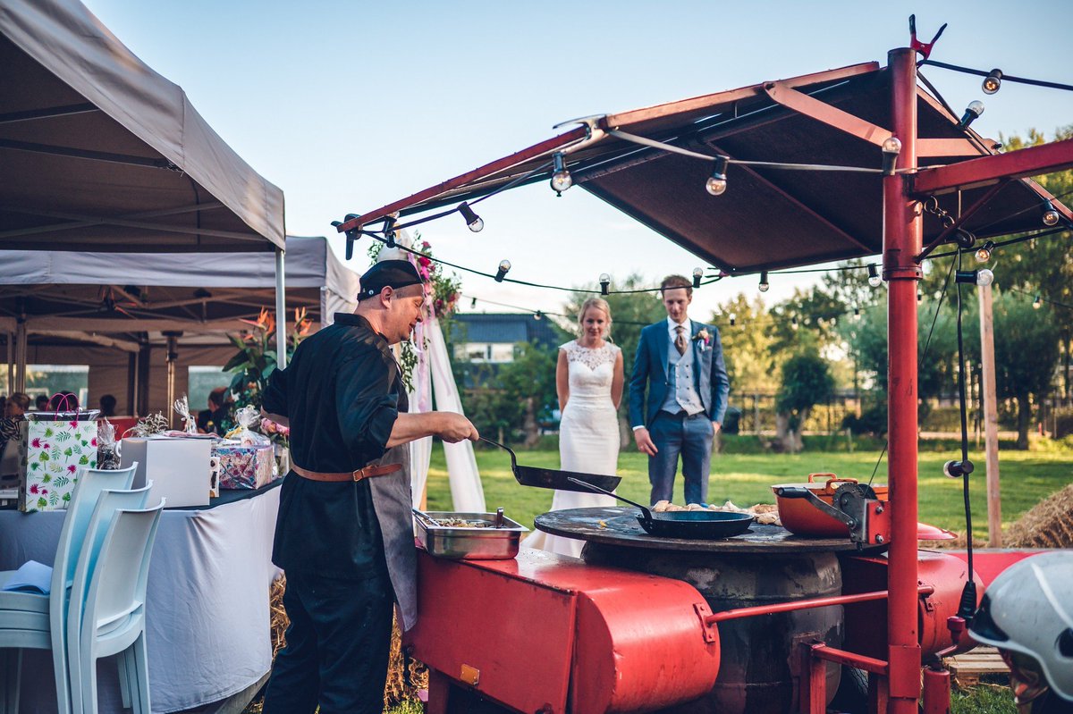 ElstarCatering's tweet photo. Een exclusieve bruiloft, dat was de wens van Marinus en Gerriëtte Hardeman die in september elkaar het ja-woord gaven. Lees hier hoe De Elstar Catering actief mee dacht en een fantastische bruiloft verzorgde. https://t.co/7ErSD0Zkg1  #Doenwegewoon https://t.co/HEq0wIyB6W