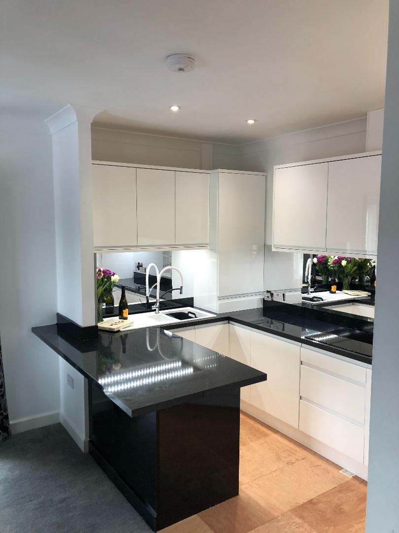 Cpsadam1Connect's tweet photo. @Masterclasskitc Italia White on Portland Oak in #Rhuddlan for a very happy customer. An amazing transformation and to top it off on the 3rd floor in a block of flats. Amazing teamwork and a fantastic feeling after. @Masterclass_ST @Masterclass_AW https://t.co/eXL3eB9DEk