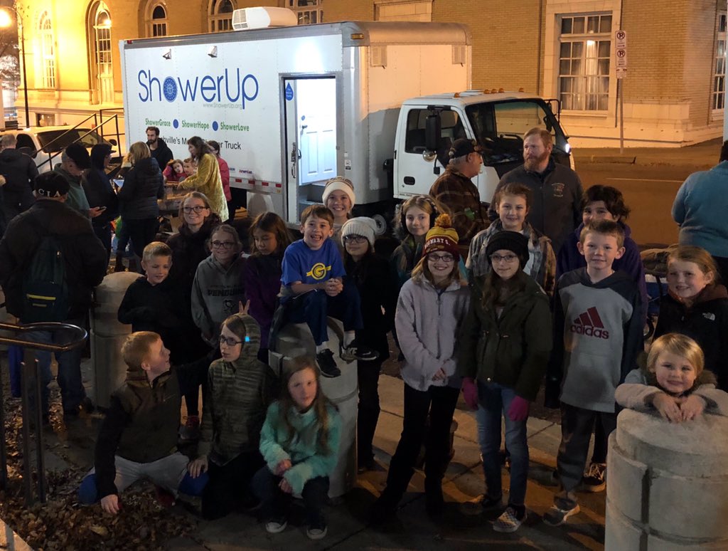 wcsCRES's tweet photo. CRES student council volunteered at Shower Up! Great community spirit. https://t.co/zKoI04ssU0