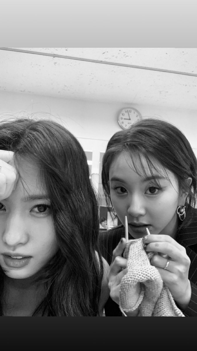 misayeon's tweet photo. Momo's selcas with Chaeyoung 🍑🐯 https://t.co/AASSUZ4XE7