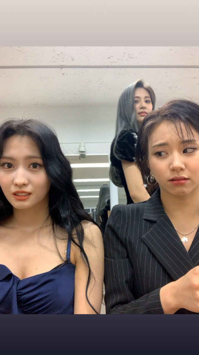 misayeon's tweet photo. Momo's selcas with Chaeyoung 🍑🐯 https://t.co/AASSUZ4XE7