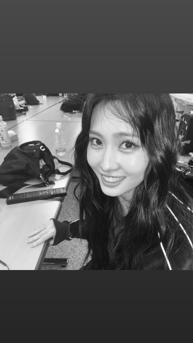 misayeon's tweet photo. Momo's selca set 2 🍑 https://t.co/bsXKDffs57