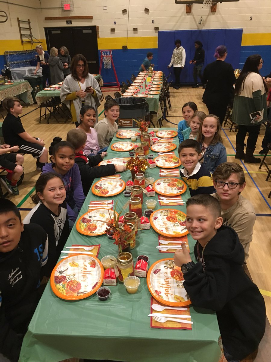 Mrs_Mooney7's tweet photo. Thankful for such a wonderful class! Have a happy and safe Thanksgiving! @FSDVikings #fantasticfourths #gofourthandconquer #thankful https://t.co/lVLWO0xIC2